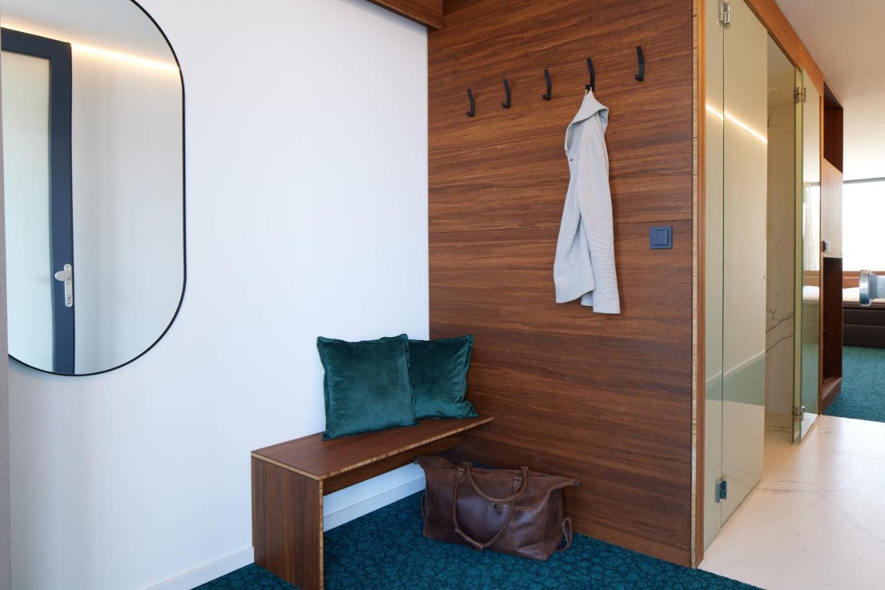Tin Inn - Erkelenz - Das Hotel Aus Hochwertig Ausgebauten Ueberseecontainern ภายนอก รูปภาพ